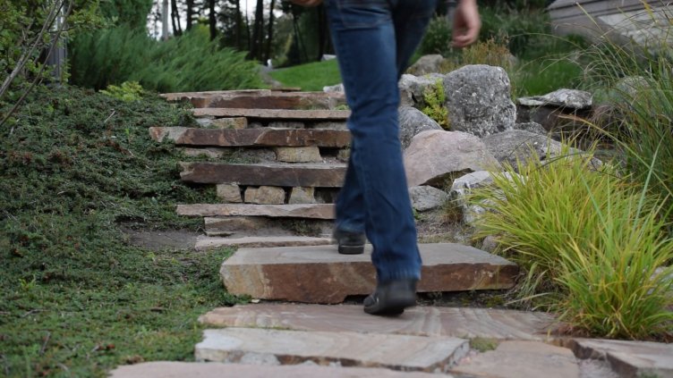 Прясно излязъл от затвора сви раницата на студентка във Варна