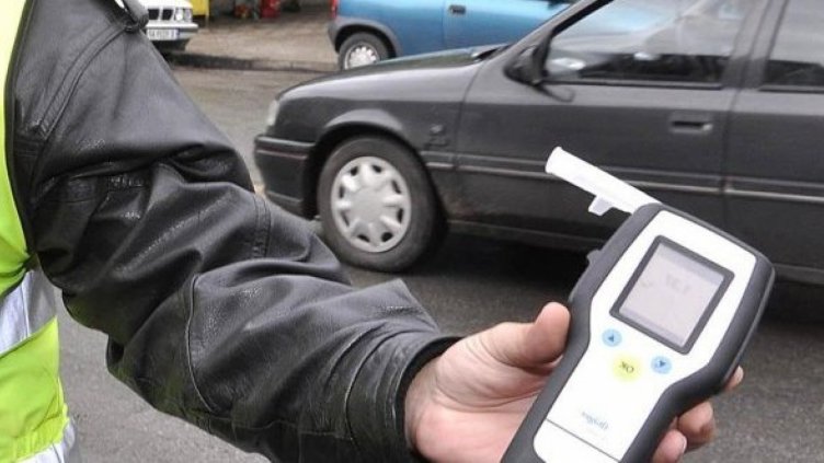 Шофьор закова дрегера на 2,05 промила