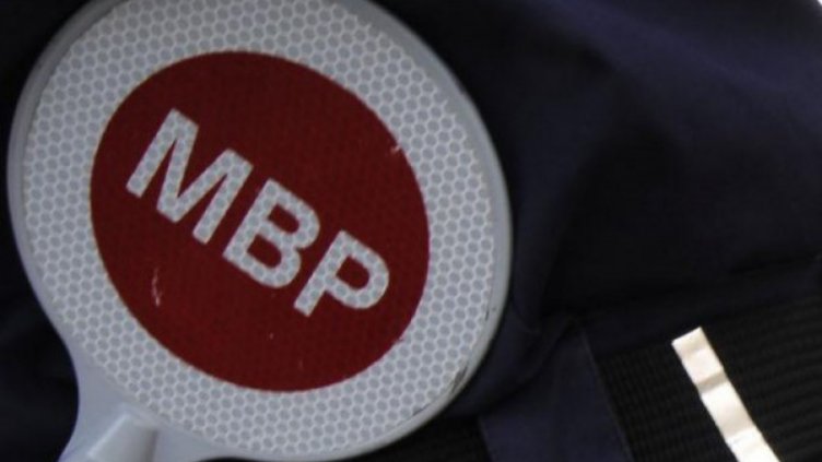 Рецидивист се прави на полицай, размахва пистолет и граби