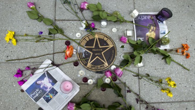 Кремираха Принс, слагат урната с праха му на специално място