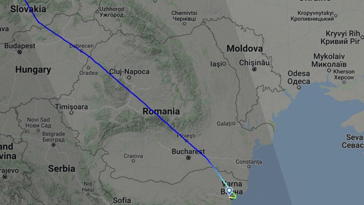 Украински товарен самолет кацна във Варна: Какво ли (ще) превозва?