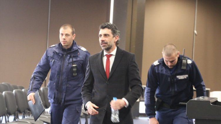 Полиция нахлу на конгреса на БФС, някой се обадил на 112