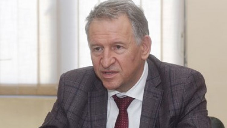 Махат тестването на децата? МЗ няма тестове, Кацаров се оправдава с... митници