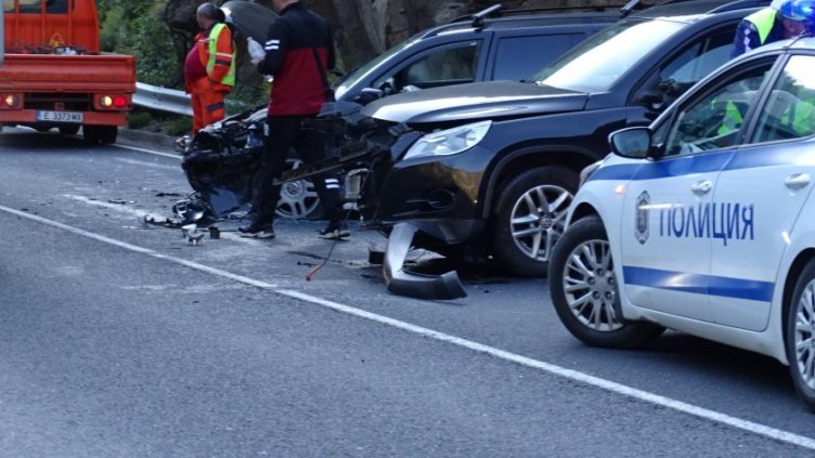 Катастрофа затруднява движението в района Кресненското дефиле
