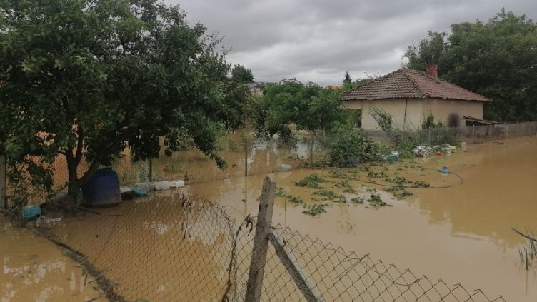 Река преля, евакуираха българско село