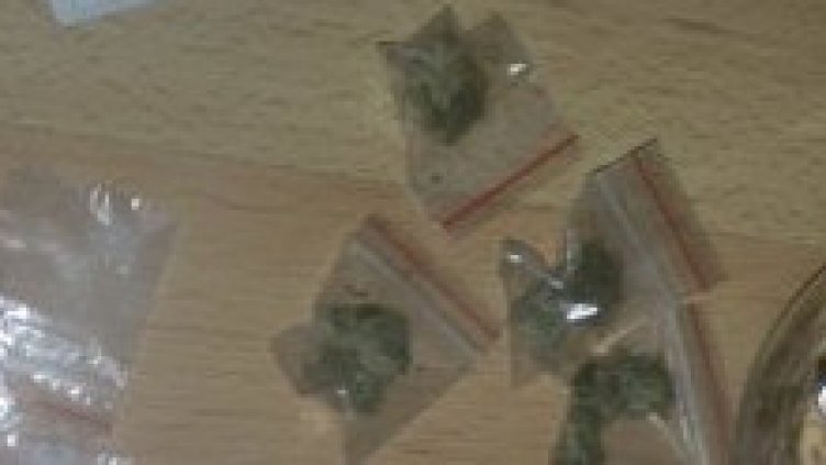 Хванаха двама с наркотици във Варна