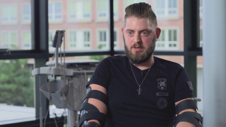 Мъж с две трансплантирани ръце отново може да държи ръката на годеницата си (СНИМКИ)