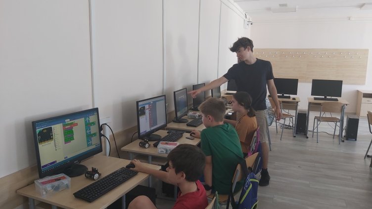 Всички места за безплатния курс по роботика и програмиране във Варна са запълнени