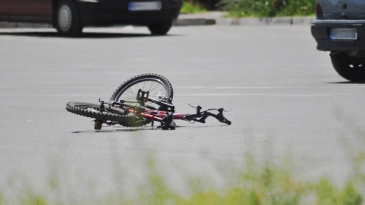 Блъснаха велосипедистка на велоалея във Варна