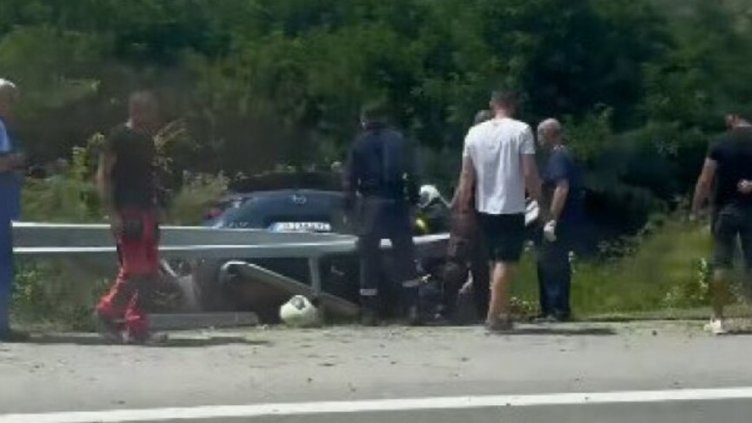 Двама пострадаха при тежка катастрофа на "Струма"