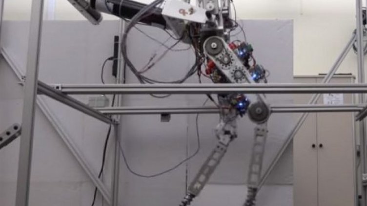 Робот на пътеката за тичане