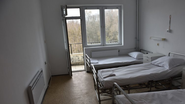 Закриха десетки ковид легла във Варненско