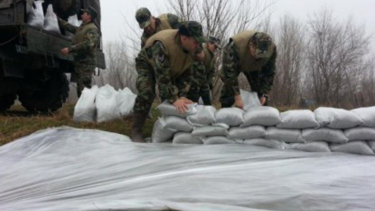 Военнослужещите са в готовност да помагат при потоп