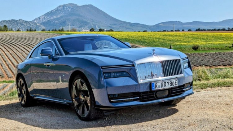 Сред регистрираните у нас електрически модели тази година има и два Rolls-Royce Spectre