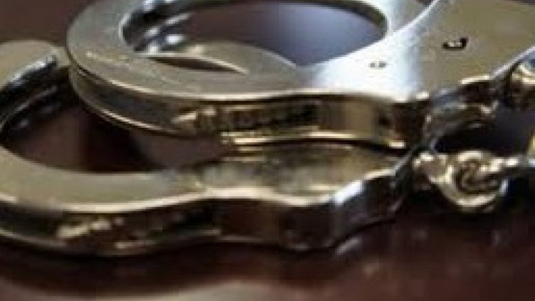 Арестуваха колумбийка с килограм кока в гърдите