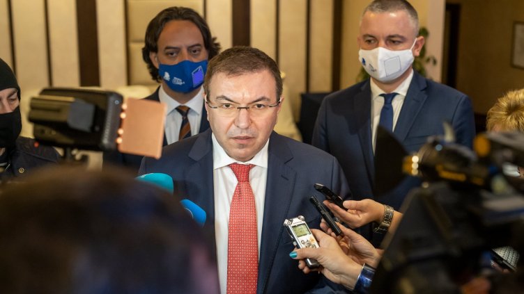 Проф. Ангелов: Няма място за паника