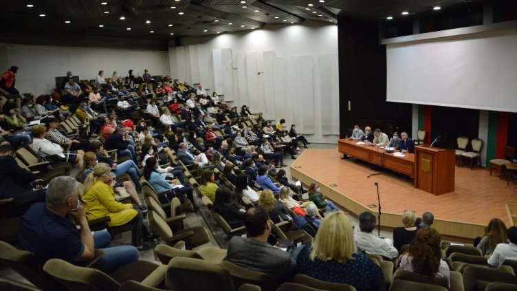 Смениха шефовете на "Градски транспорт" и "Обреди"