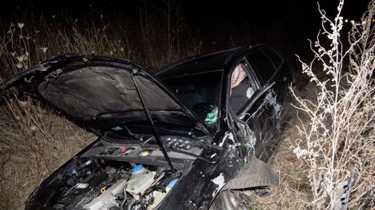 Дете подкара автомобил край Варна, помете две момичета