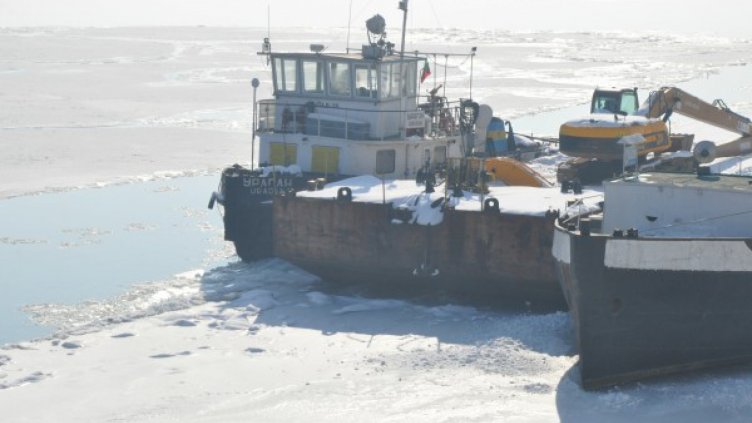 Лед скова изцяло Дунав при Русе, реката е блокирана