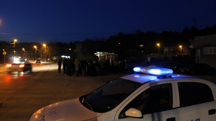 Млад шофьор с БМВ помете пешеходец на пътя за Златните