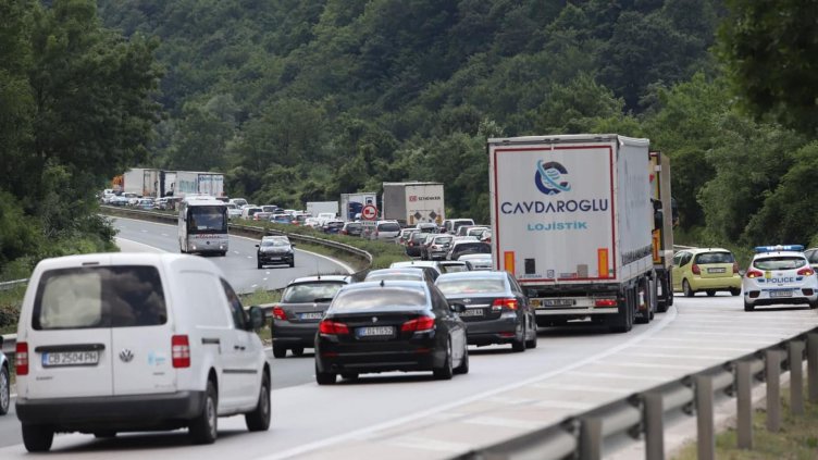 Ремонт в неделя предизвика километрично задръстване по АМ „Хемус“