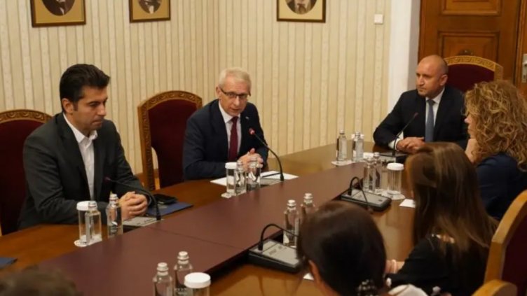 ПП-ДБ опита да изклинчи още време за мандата, щели да борят корупцията (ВИДЕО)