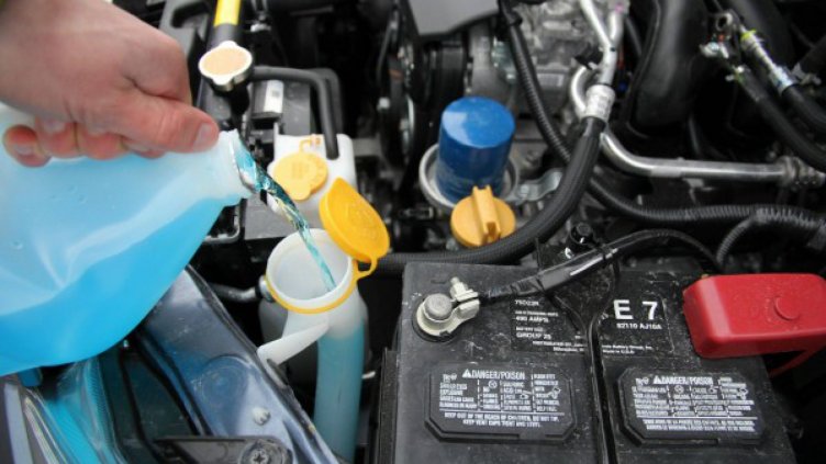 Докога ще ни тровят с метанолови течности за чистачки