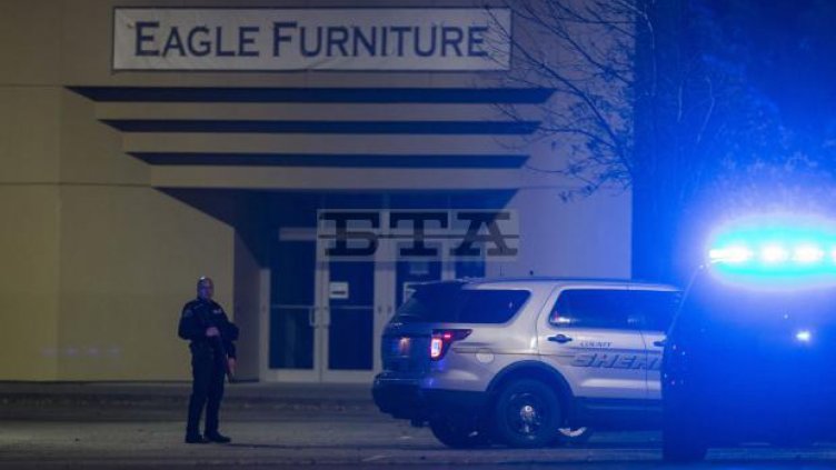 Пет станаха жертвите на стрелбата в щата Вашингтон