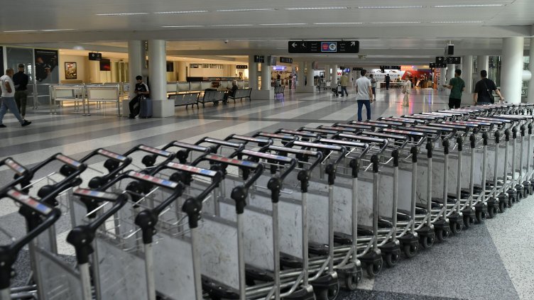 Израелското небе остава затворено и днес