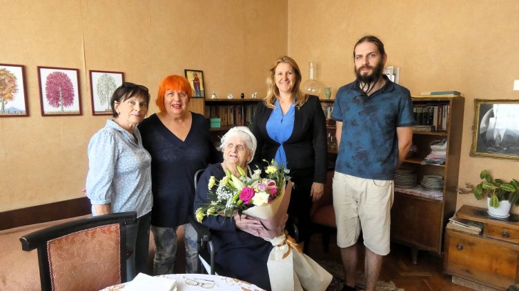 Варненката Мария Долнева рецитира "Хаджи Димитър" за 100-годишнината си