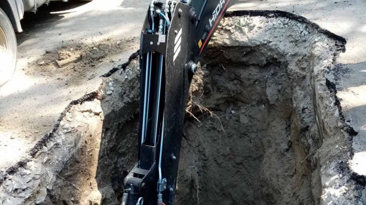 Ремонтират пропадналия вследствие на ВиК авария участък в Морската градина 