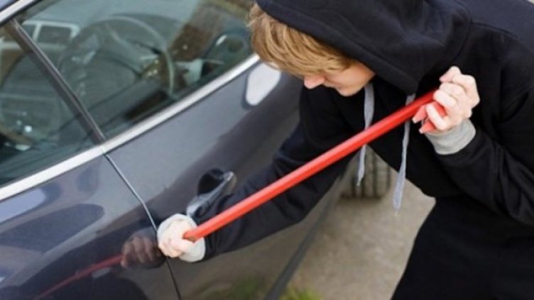 24-годишен разби 7 коли на две улици във Варна