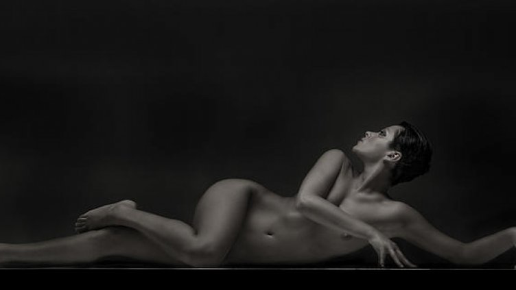 Германка провокира с актова фотография на „Варна фото фест 2015“