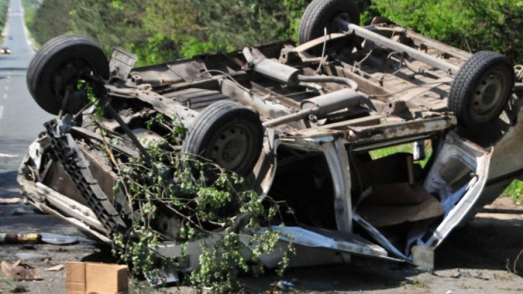 27-годишна жена е болница, преобърнала се с колата си