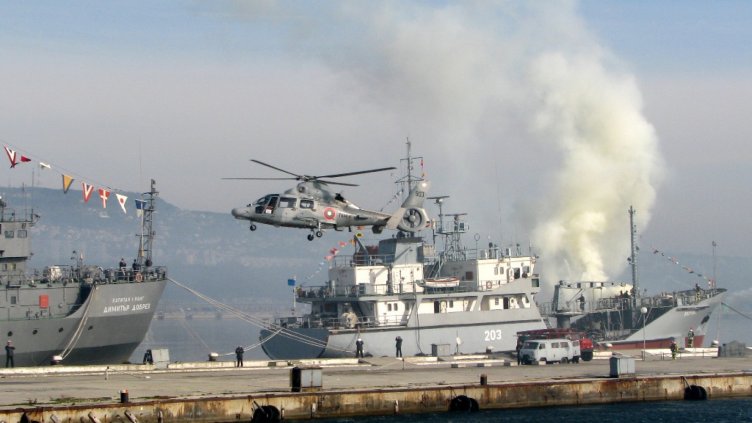 С тържествен ритуал откриват учебната година във ВМС