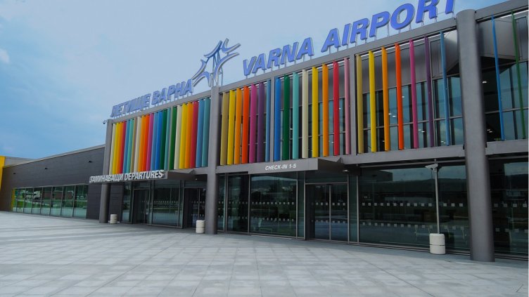 Отчитат ръст на полетите на летищата във Варна и Бургас