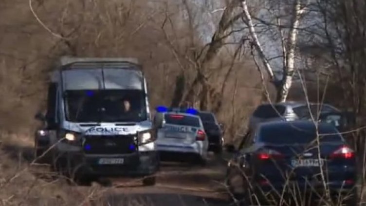 Трагедия! 18 души се задушиха в камион край София