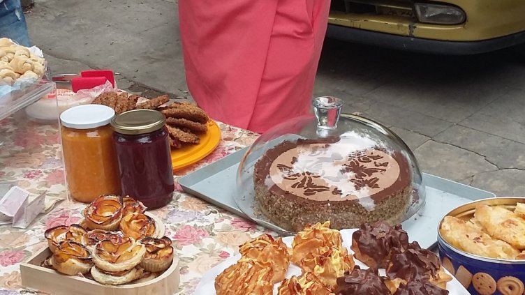 Какво си купуваме от &ldquo;биопазара&rdquo; в Чайка? (СНИМКИ)