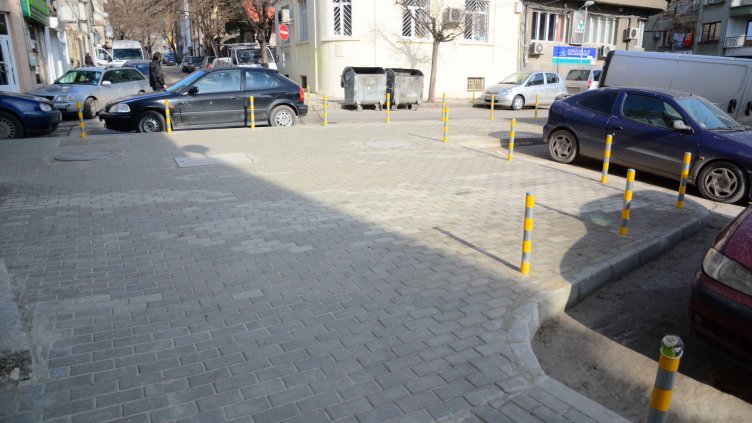 Готов е новият тротоар до ритуалната зала