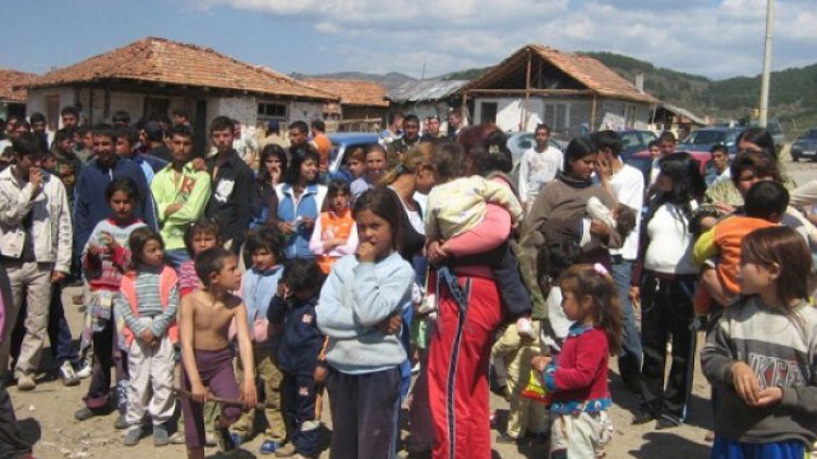 Събарянето на ромското гето в Гърмен продължава