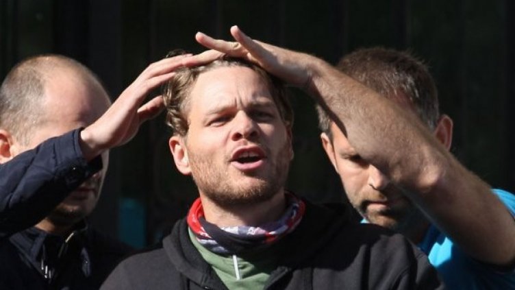 Джок Полфрийман - на свобода, но без никакви документи