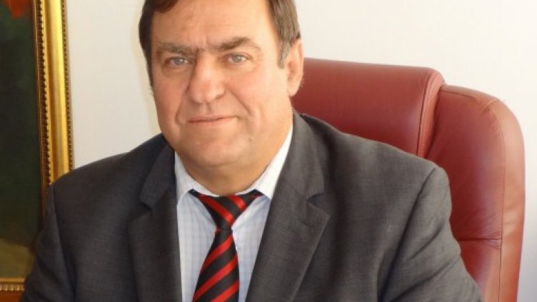 Екскметът, обвинен в изнасилване, остава в ареста