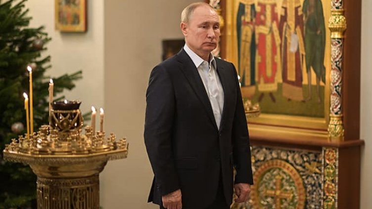 Полюшвал ли се е Путин в църквата на Рождество?