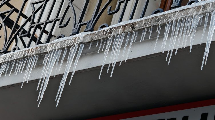 Студ сковава България и през уикенда