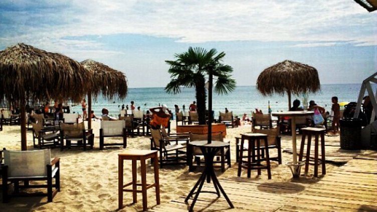 Изгоря още едно култово заведение на крайбрежната алея във Варна