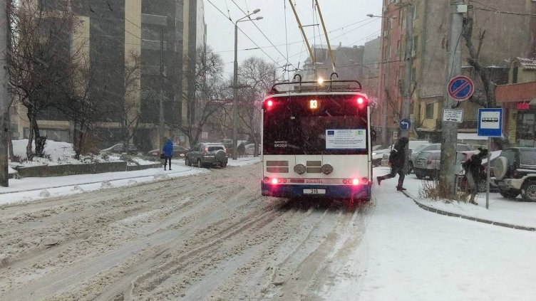 Линиите на градския транспорт във Варна се обслужват от сутринта
