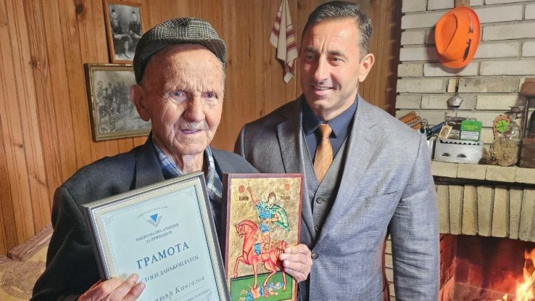 100-годишен данъкоплатец шашна Румен Спецов