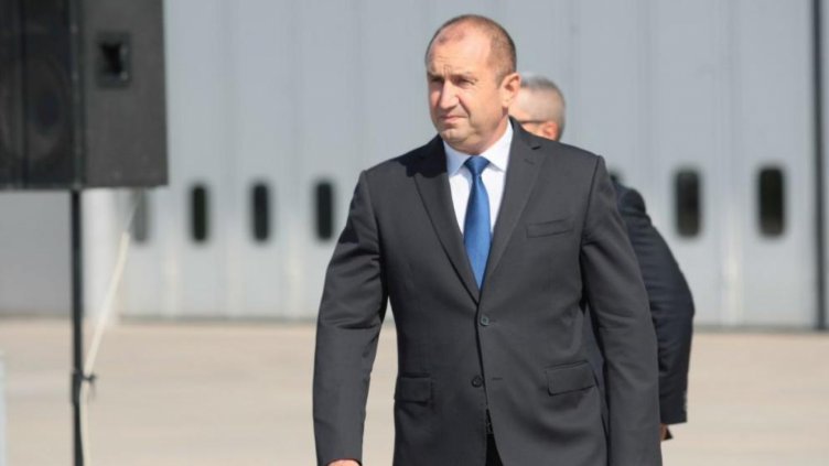 Радев към народа: Основите на демокрацията са критично застрашени