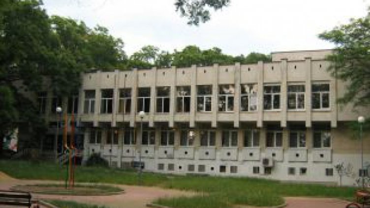 Плоча на хореограф засега няма да краси читалище