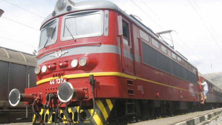 БДЖ-ейски неволи: Влак заряза момиче в нищото